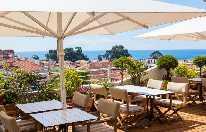 Tagterrase med udsigt over Parga 
