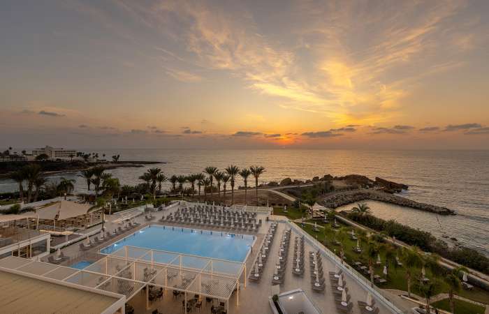 Solnedgang ved pool
